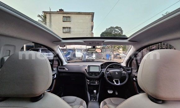 Comprar Usado Peugeot 208 Branco Carro em Maputo em Maputo Comprar Usado Peugeot 208 Branco Carro em Maputo em Maputo