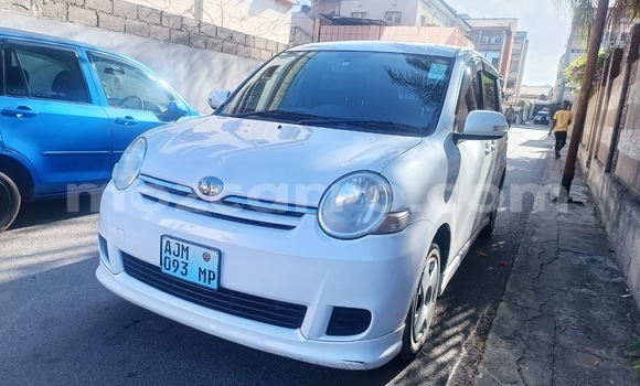 Comprar Usado Toyota Sienta Branco Carro em Maputo em Maputo Comprar Usado Toyota Sienta Branco Carro em Maputo em Maputo