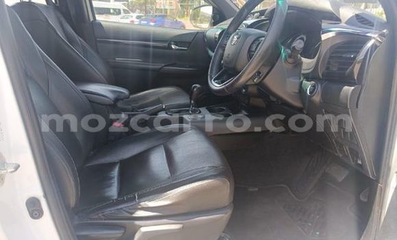 Comprar Usado Toyota Hilux Branco Carro em Maputo em Maputo Comprar Usado Toyota Hilux Branco Carro em Maputo em Maputo