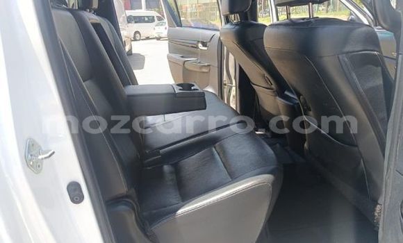Comprar Usado Toyota Hilux Branco Carro em Maputo em Maputo Comprar Usado Toyota Hilux Branco Carro em Maputo em Maputo