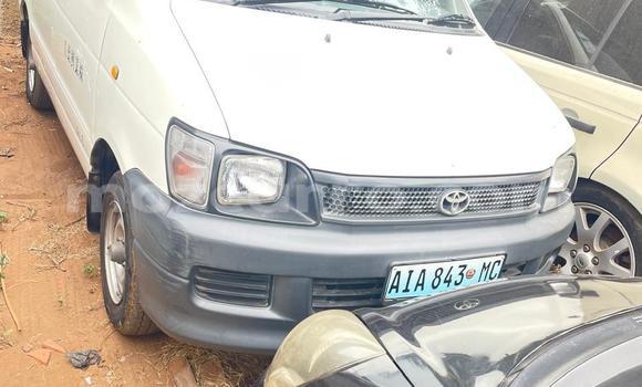 Nunua Ilio tumika Toyota Noah Nyeupe Gari ndani ya Maputo nchini Maputo