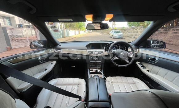 Comprar Novo Mercedes-Benz E200 Preto Carro em Maputo em Maputo Comprar Novo Mercedes-Benz E200 Preto Carro em Maputo em Maputo