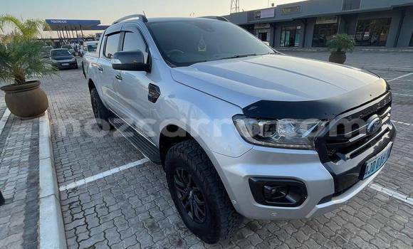 Buy Used Toyota Hilux Other Car in Búzi in Sofala