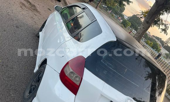 Buy Used Honda Fit White Car in Maputo in Maputo Buy Used Honda Fit White Car in Maputo in Maputo