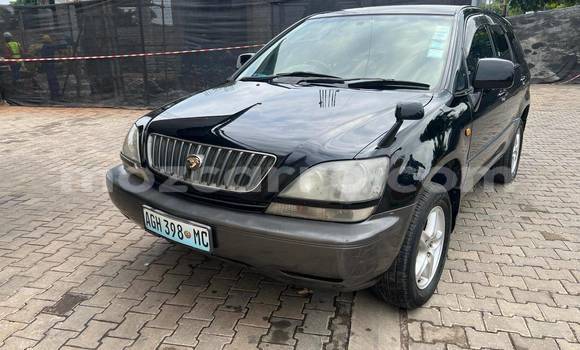 Nunua Ilio tumika Toyota Harrier Nyeusi Gari ndani ya Nzuri vista nchini Maputo