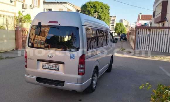 Tenga Tsaru Toyota Hiace Zvimwe Mota in Beautiful vista in Maputo Tenga Tsaru Toyota Hiace Zvimwe Mota in Beautiful vista in Maputo