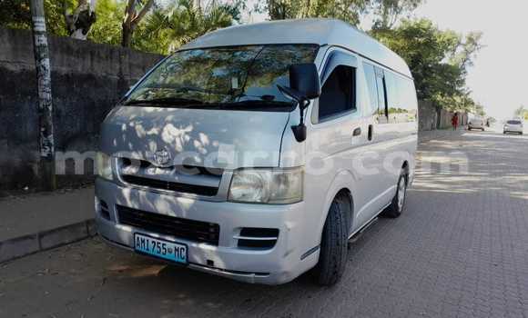 Tenga Tsaru Toyota Hiace Zvimwe Mota in Beautiful vista in Maputo Tenga Tsaru Toyota Hiace Zvimwe Mota in Beautiful vista in Maputo