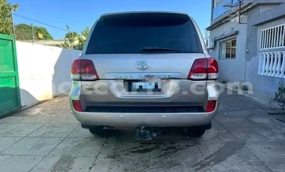 Nunua Ilio tumika Toyota Land Cruiser Beige Gari ndani ya Maputo nchini Maputo Nunua Ilio tumika Toyota Land Cruiser Beige Gari ndani ya Maputo nchini Maputo