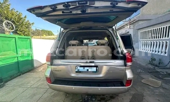 Nunua Ilio tumika Toyota Land Cruiser Beige Gari ndani ya Maputo nchini Maputo Nunua Ilio tumika Toyota Land Cruiser Beige Gari ndani ya Maputo nchini Maputo