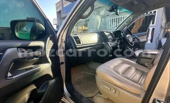 Nunua Ilio tumika Toyota Land Cruiser Beige Gari ndani ya Maputo nchini Maputo Nunua Ilio tumika Toyota Land Cruiser Beige Gari ndani ya Maputo nchini Maputo
