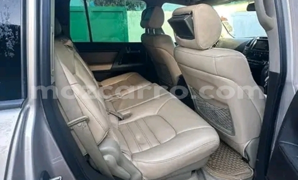 Nunua Ilio tumika Toyota Land Cruiser Beige Gari ndani ya Maputo nchini Maputo Nunua Ilio tumika Toyota Land Cruiser Beige Gari ndani ya Maputo nchini Maputo