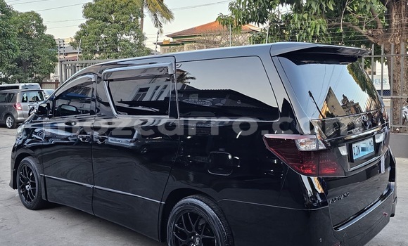 Comprar Usado Toyota Alphard Prata Carro em Maputo em Maputo Comprar Usado Toyota Alphard Prata Carro em Maputo em Maputo