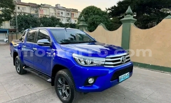 Comprar Usado Toyota Hiluxe Revo Azul Carro em Maputo em Maputo