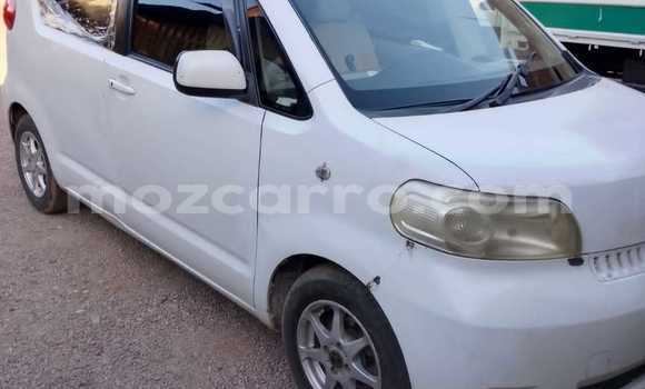 Comprar Usado Toyota Porte Branco Carro em Maputo em Maputo
