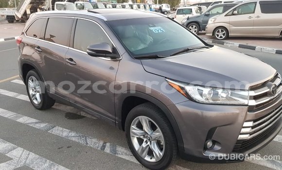 Tenga Imported Toyota Highlander Zvimwe Mota in Import - Dubai in Cabo Delgado Tenga Imported Toyota Highlander Zvimwe Mota in Import - Dubai in Cabo Delgado