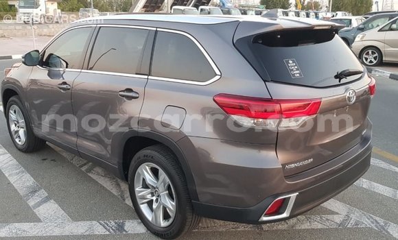 Tenga Imported Toyota Highlander Zvimwe Mota in Import - Dubai in Cabo Delgado Tenga Imported Toyota Highlander Zvimwe Mota in Import - Dubai in Cabo Delgado