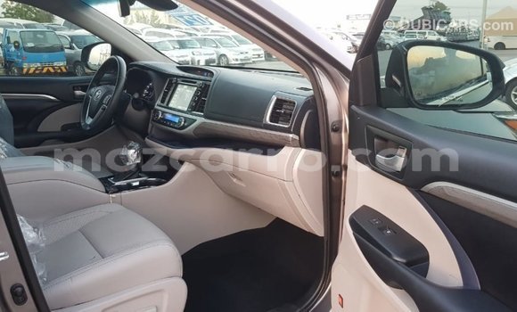 Tenga Imported Toyota Highlander Zvimwe Mota in Import - Dubai in Cabo Delgado Tenga Imported Toyota Highlander Zvimwe Mota in Import - Dubai in Cabo Delgado