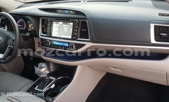 Tenga Imported Toyota Highlander Zvimwe Mota in Import - Dubai in Cabo Delgado Tenga Imported Toyota Highlander Zvimwe Mota in Import - Dubai in Cabo Delgado