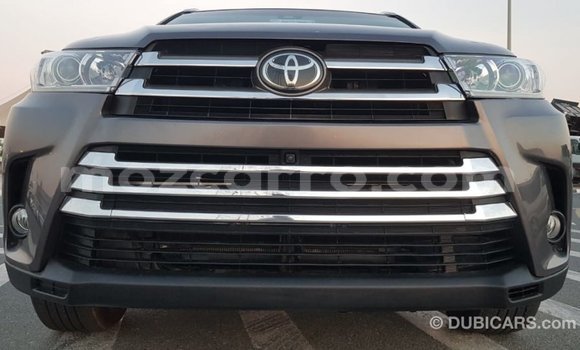 Tenga Imported Toyota Highlander Zvimwe Mota in Import - Dubai in Cabo Delgado Tenga Imported Toyota Highlander Zvimwe Mota in Import - Dubai in Cabo Delgado