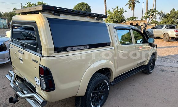 Nunua Ilio tumika Toyota Hilux Brown Gari ndani ya Maputo nchini Maputo Nunua Ilio tumika Toyota Hilux Brown Gari ndani ya Maputo nchini Maputo