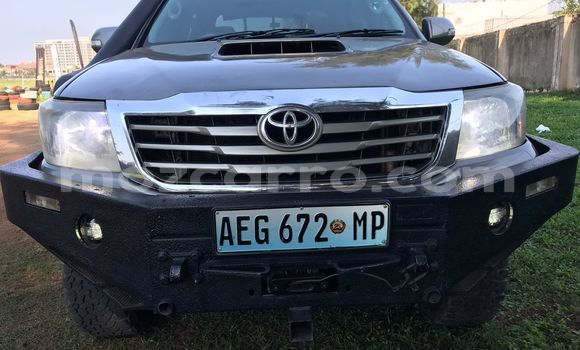 Comprar Usado Toyota Hilux Castanho Carro em Maputo em Maputo