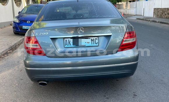 Nunua Ilio tumika Mercedes-Benz C-Classe Kijani Gari ndani ya Maputo nchini Maputo Nunua Ilio tumika Mercedes-Benz C-Classe Kijani Gari ndani ya Maputo nchini Maputo