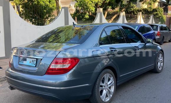 Nunua Ilio tumika Mercedes-Benz C-Classe Kijani Gari ndani ya Maputo nchini Maputo Nunua Ilio tumika Mercedes-Benz C-Classe Kijani Gari ndani ya Maputo nchini Maputo