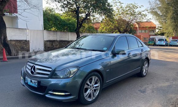 Nunua Ilio tumika Mercedes-Benz C-Classe Kijani Gari ndani ya Maputo nchini Maputo Nunua Ilio tumika Mercedes-Benz C-Classe Kijani Gari ndani ya Maputo nchini Maputo