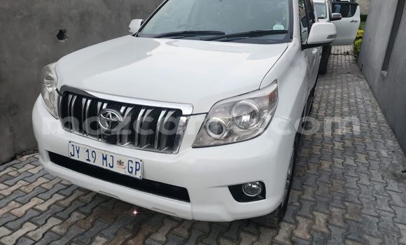 Nunua Ilio tumika Toyota Land Cruiser Prado Nyeupe Gari ndani ya Maputo nchini Maputo Nunua Ilio tumika Toyota Land Cruiser Prado Nyeupe Gari ndani ya Maputo nchini Maputo