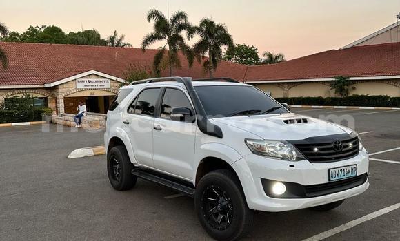 Comprar Novo Toyota Fortuner Branco Carro em Maputo em Maputo