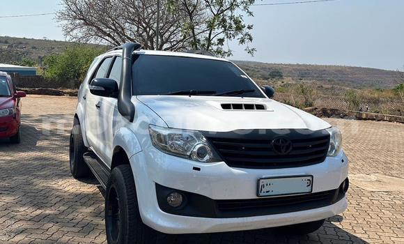Comprar Novo Toyota Fortuner Branco Carro em Maputo em Maputo Comprar Novo Toyota Fortuner Branco Carro em Maputo em Maputo