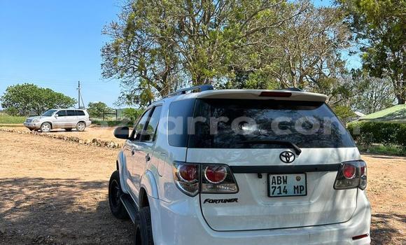 Comprar Novo Toyota Fortuner Branco Carro em Maputo em Maputo Comprar Novo Toyota Fortuner Branco Carro em Maputo em Maputo