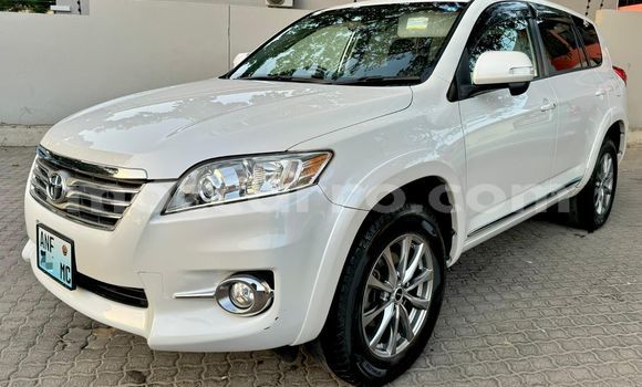 Comprar Importar Toyota Vanguard Branco Carro em Maputo em Maputo