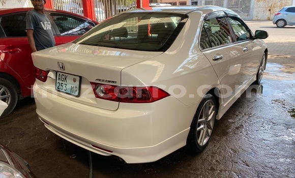 Nunua Ilio tumika Honda Accord Nyeupe Gari ndani ya Maputo nchini Maputo Nunua Ilio tumika Honda Accord Nyeupe Gari ndani ya Maputo nchini Maputo