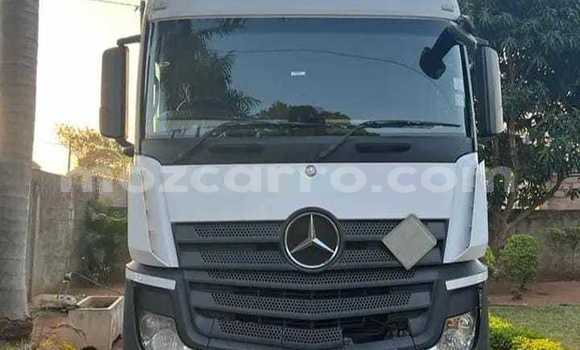 Nunua Ilio tumika Mercedes‒Benz Truck Nyeupe Lori ndani ya Maputo nchini Maputo Nunua Ilio tumika Mercedes‒Benz Truck Nyeupe Lori ndani ya Maputo nchini Maputo