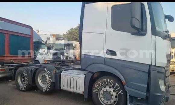 Nunua Ilio tumika Mercedes‒Benz Truck Nyeupe Lori ndani ya Maputo nchini Maputo Nunua Ilio tumika Mercedes‒Benz Truck Nyeupe Lori ndani ya Maputo nchini Maputo