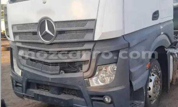 Nunua Ilio tumika Mercedes‒Benz Truck Nyeupe Lori ndani ya Maputo nchini Maputo Nunua Ilio tumika Mercedes‒Benz Truck Nyeupe Lori ndani ya Maputo nchini Maputo