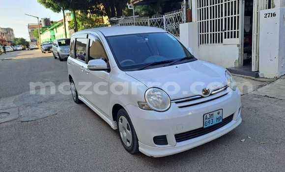 Tenga Tsaru Toyota Sienta Chena Mota in Maputo in Maputo