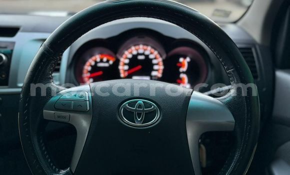 Nunua Ilio tumika Toyota Hilux Nyeupe Gari ndani ya Maputo nchini Maputo Nunua Ilio tumika Toyota Hilux Nyeupe Gari ndani ya Maputo nchini Maputo