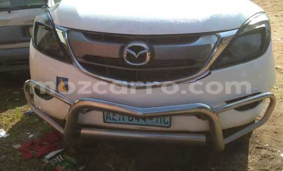 Nunua Ilio tumika Mazda BT-50 Nyeupe Gari ndani ya Maputo nchini Maputo