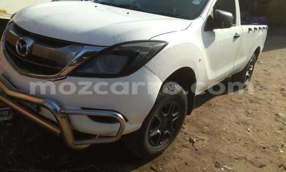Comprar Usado Mazda BT-50 Branco Carro em Maputo em Maputo Comprar Usado Mazda BT-50 Branco Carro em Maputo em Maputo