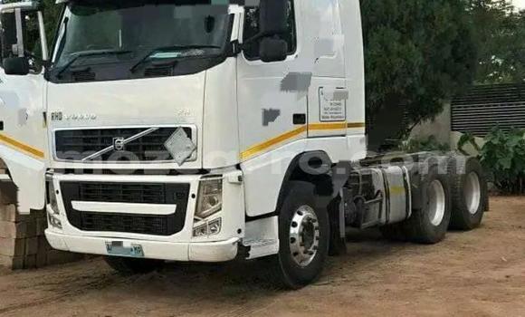Nunua Ilio tumika Volvo F4 Nyeupe Lori ndani ya Maputo nchini Maputo Nunua Ilio tumika Volvo F4 Nyeupe Lori ndani ya Maputo nchini Maputo