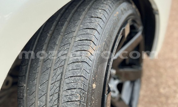 Comprar Usado Toyota Ractis Branco Carro em Moçambique em Nampula Comprar Usado Toyota Ractis Branco Carro em Moçambique em Nampula