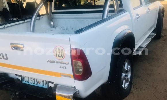 Comprar Usado Isuzu KB Branco Carro em Maputo em Maputo