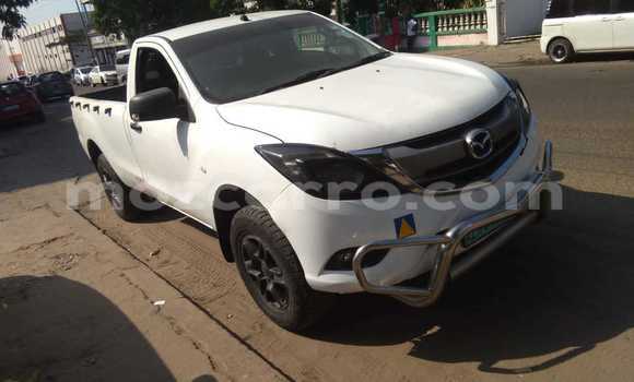 Comprar Usado Mazda BT-50 Branco Carro em Maputo em Maputo Comprar Usado Mazda BT-50 Branco Carro em Maputo em Maputo