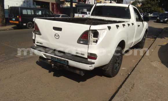 Comprar Usado Mazda BT-50 Branco Carro em Maputo em Maputo Comprar Usado Mazda BT-50 Branco Carro em Maputo em Maputo