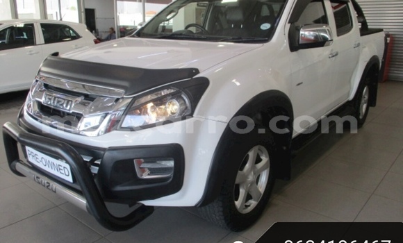 Nunua Ilio tumika Isuzu KB Nyeupe Gari ndani ya Machanga nchini Sofala