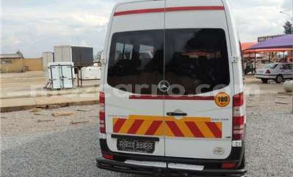 Tenga Tsaru Mercedes‒Benz Esprit Chena Mota in Beira in Sofala Tenga Tsaru Mercedes‒Benz Esprit Chena Mota in Beira in Sofala