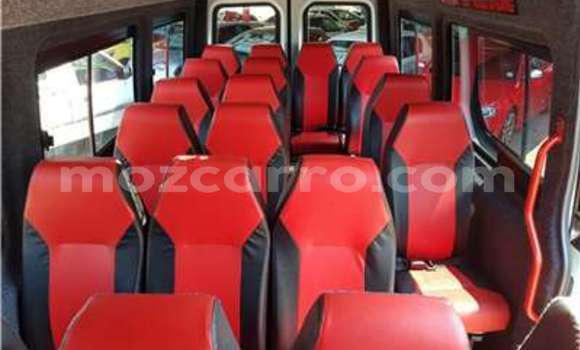 Tenga Tsaru Mercedes‒Benz Esprit Chena Mota in Beira in Sofala Tenga Tsaru Mercedes‒Benz Esprit Chena Mota in Beira in Sofala