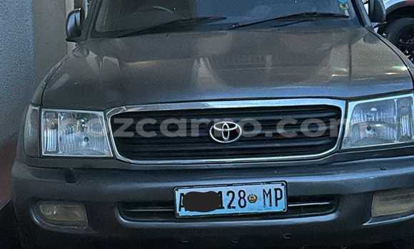 Nunua Ilio tumika Toyota Land Cruiser Kijani Gari ndani ya Maputo nchini Maputo